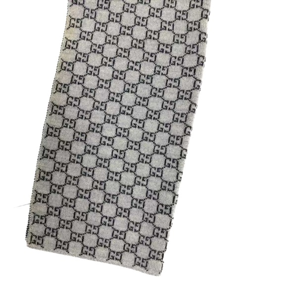 254 Gucci GG Logo Gray Wool Winter Scarf - Picture 6 of 9